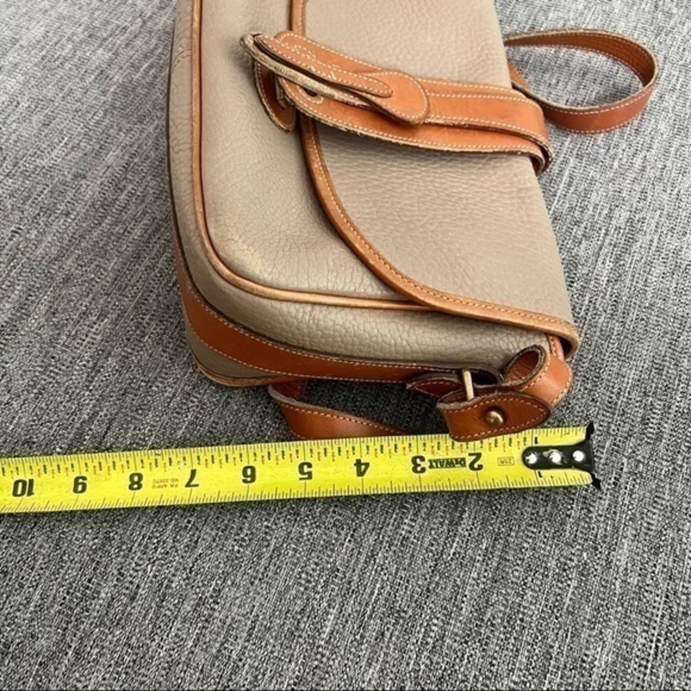 Dooney & Bourke | Vintage All Weather Pebbled Soft Leather Handbag - Picture 3 of 14